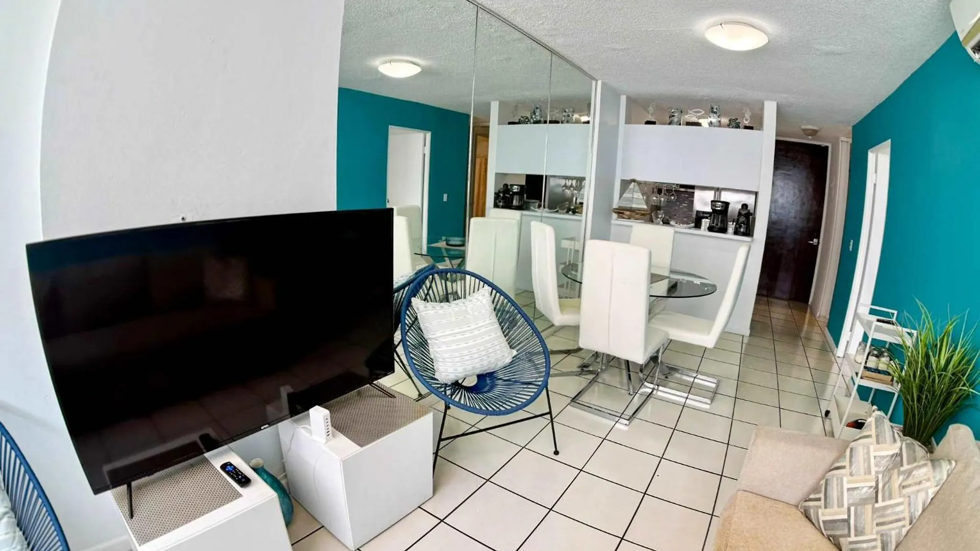 Condado Apt- Private Beach, Pool, & Family Ready! San Juan Ferienhaus